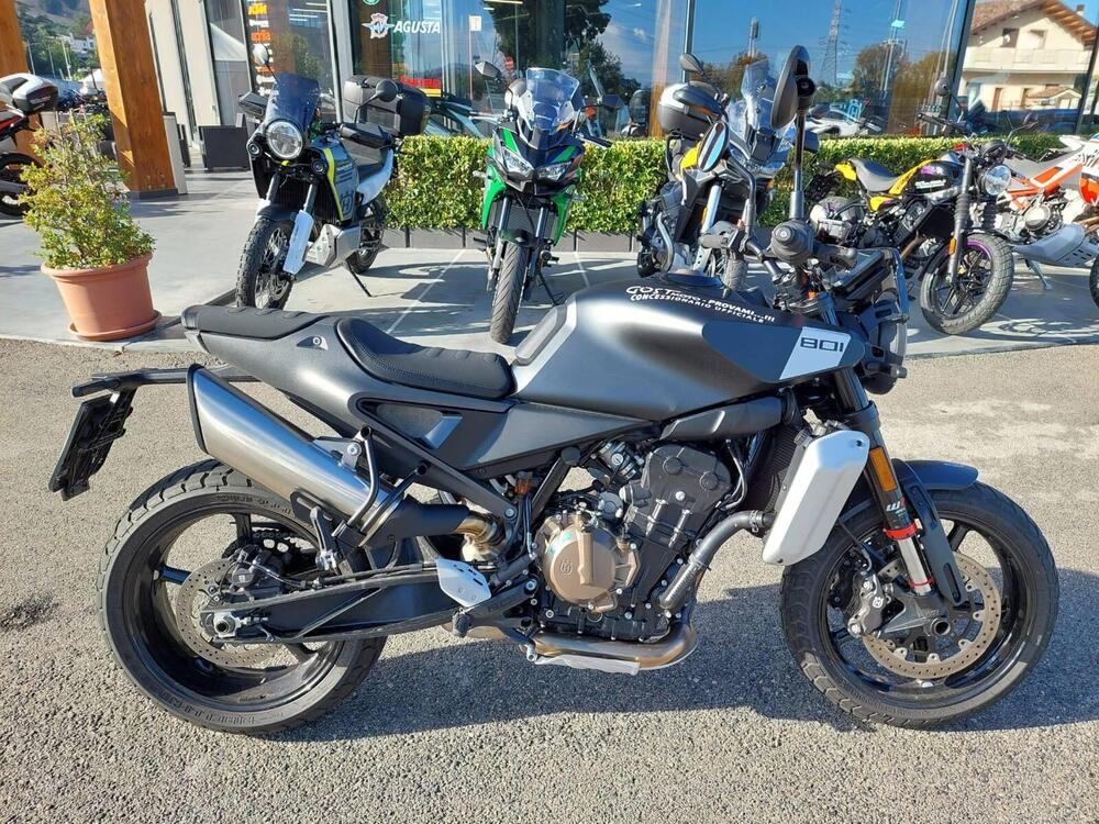 Husqvarna Svartpilen 801 (2024) (2)