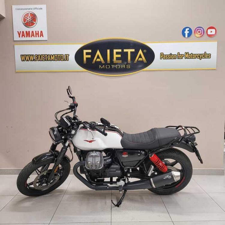 Moto Guzzi V7 Stone Ten (2024)