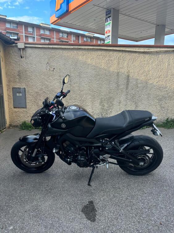 Yamaha MT-09 (2017 - 20) (2)