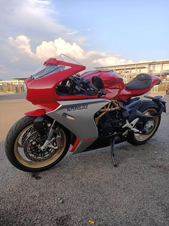 MV Agusta Superveloce 800 (2021 - 24) (2)