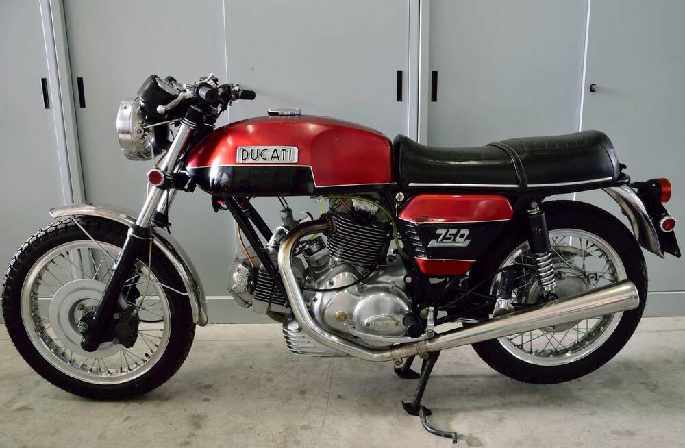 Ducati 750 GT (2)