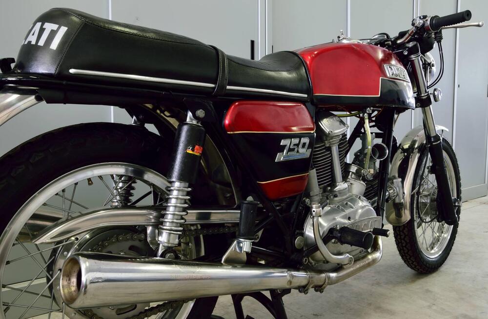 Ducati 750 GT (4)