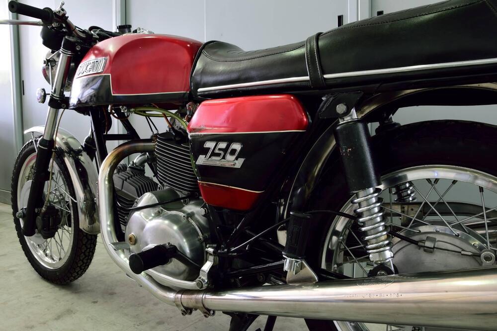 Ducati 750 GT (5)