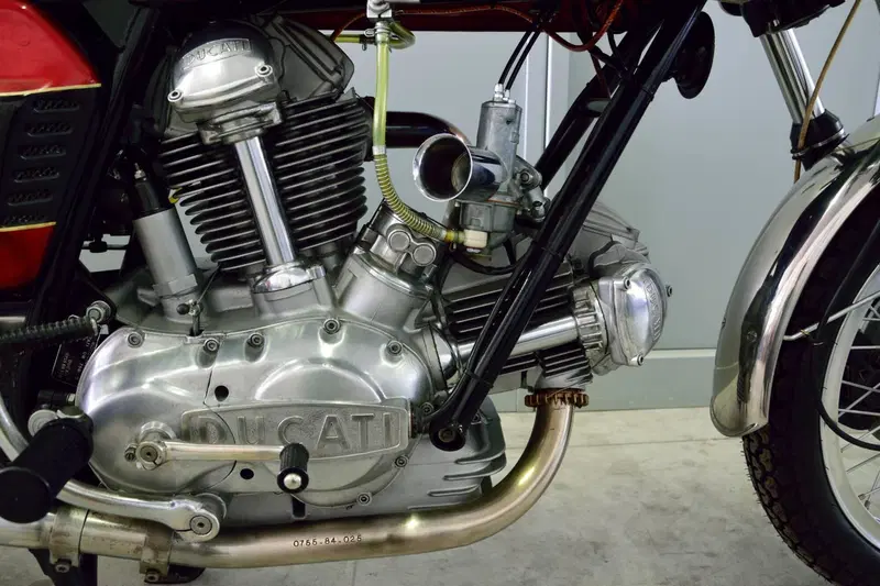 Ducati 750 GT (8)