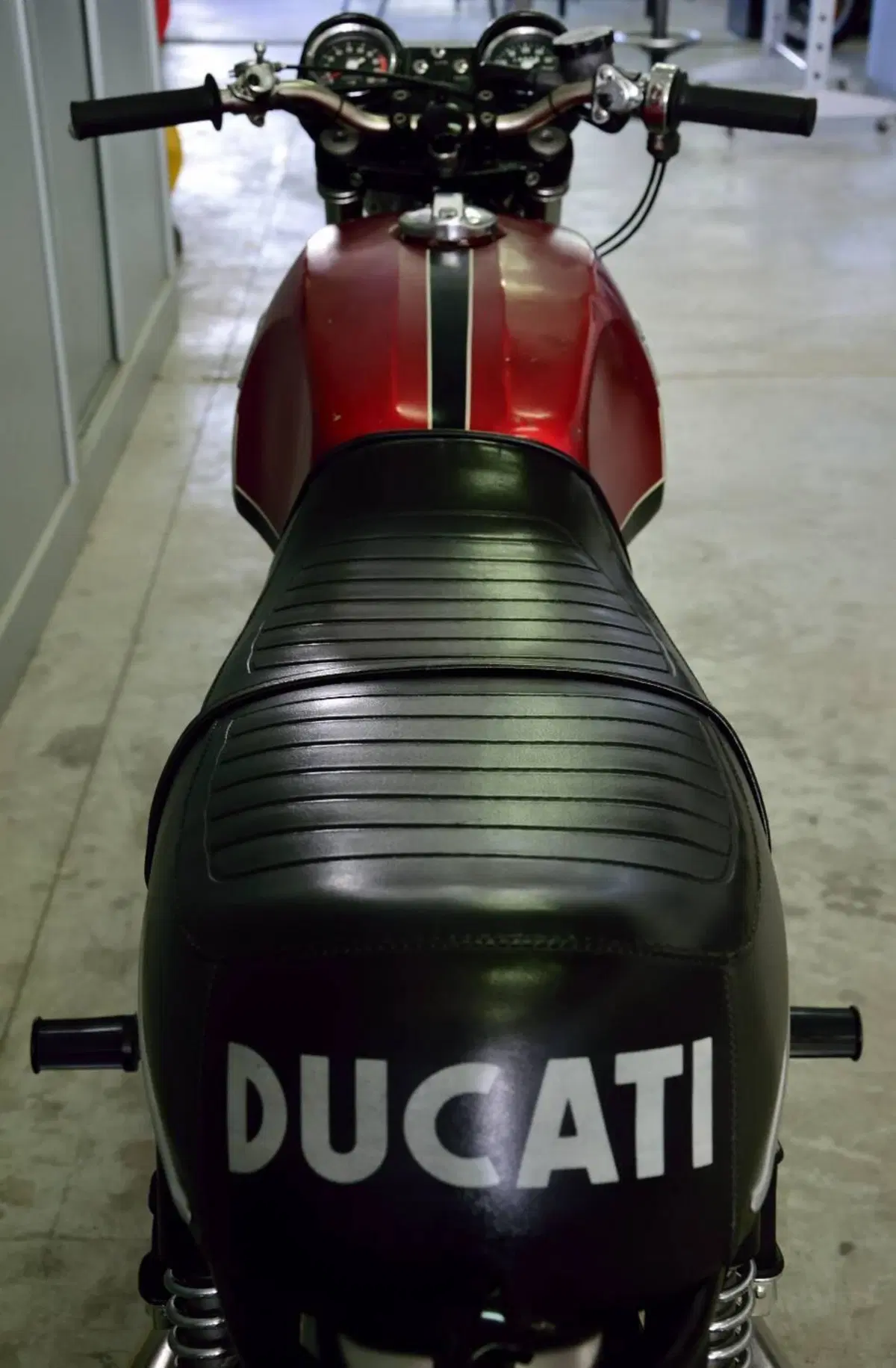Ducati 750 GT (13)