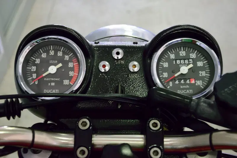 Ducati 750 GT (15)