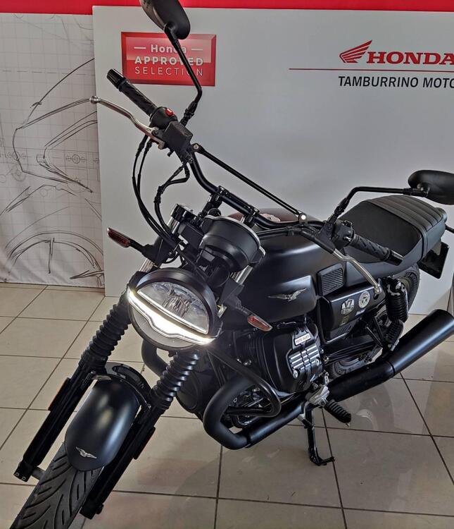 Moto Guzzi V7 Stone (2021 - 24)