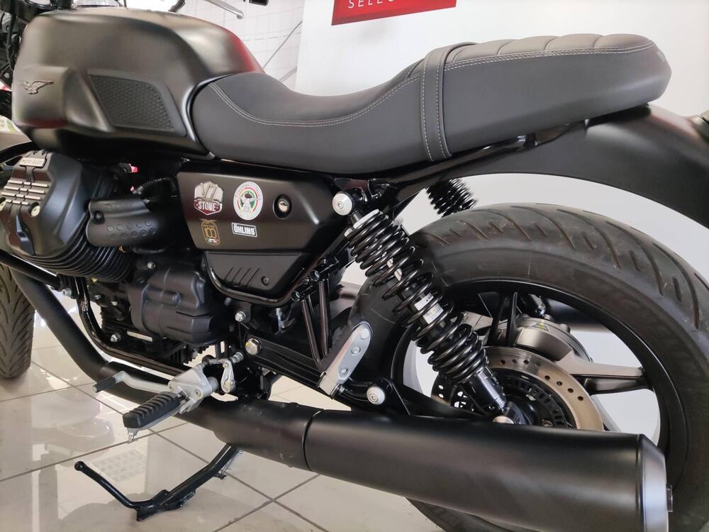 Moto Guzzi V7 Stone (2021 - 24) (3)