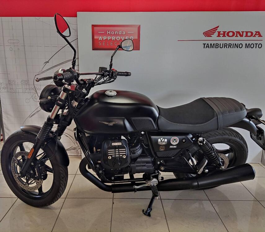 Moto Guzzi V7 Stone (2021 - 24) (2)