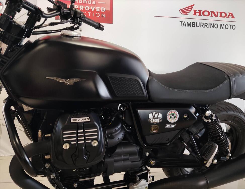 Moto Guzzi V7 Stone (2021 - 24) (4)