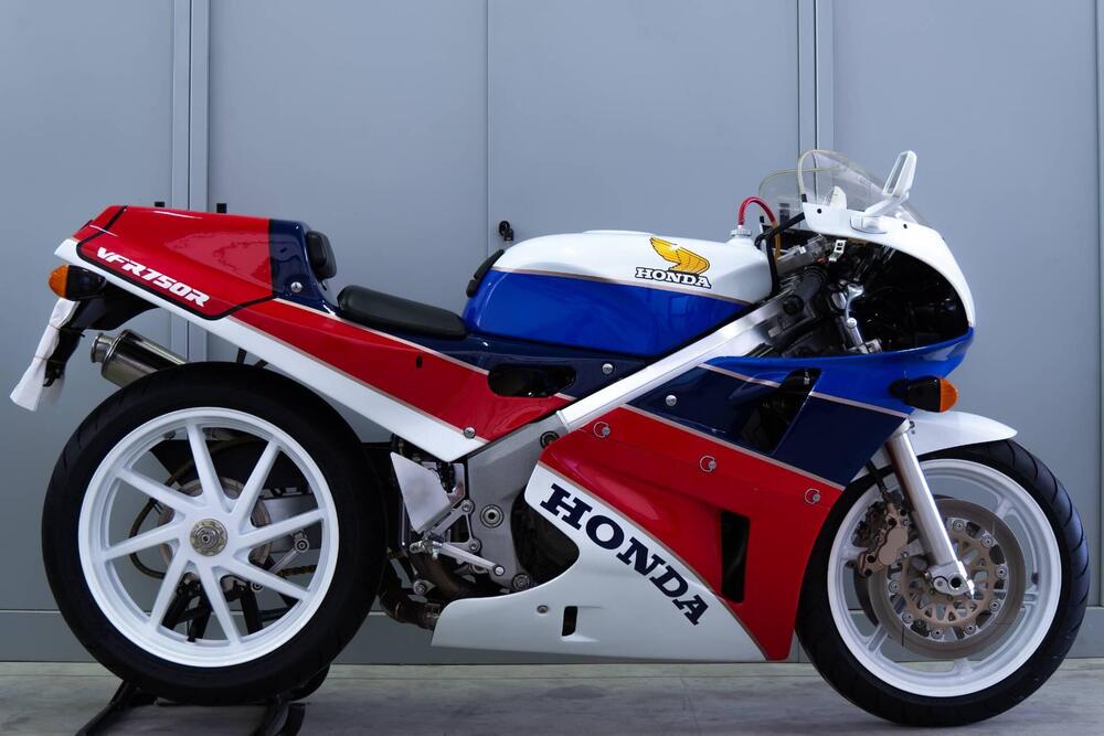 Honda RC 30