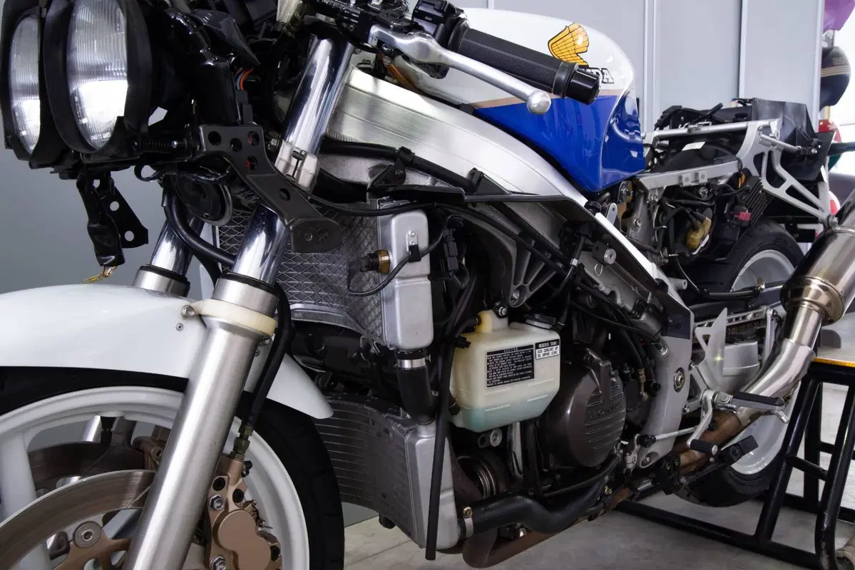 Honda RC 30 (11)