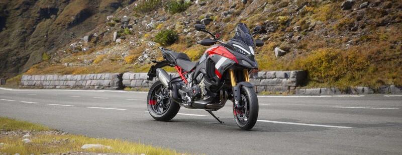 Ducati Multistrada V4 2025. Due configurazioni da sogno: una da viaggio e l&#039;altra da pista. Ecco il prezzo