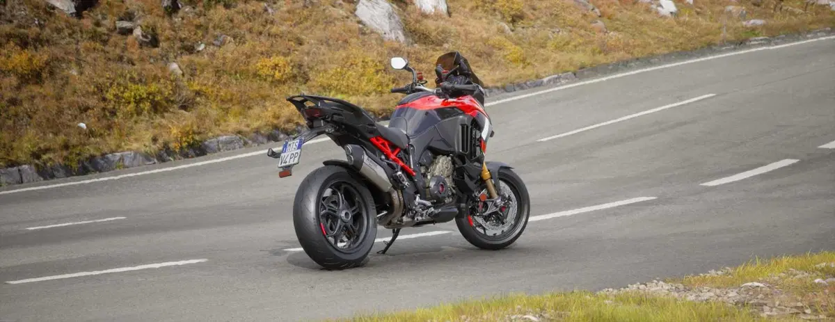 Ducati Multistrada V4 2025. Due configurazioni da sogno: una da viaggio e l'altra da pista. Ecco il prezzo (3)