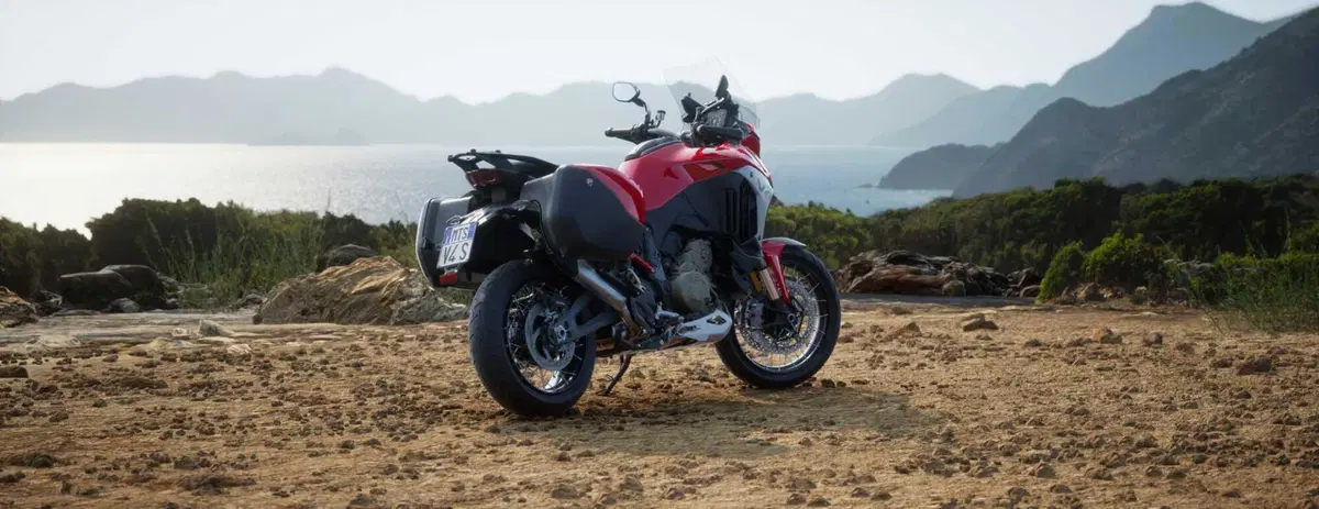 Ducati Multistrada V4 2025. Due configurazioni da sogno: una da viaggio e l'altra da pista. Ecco il prezzo (8)