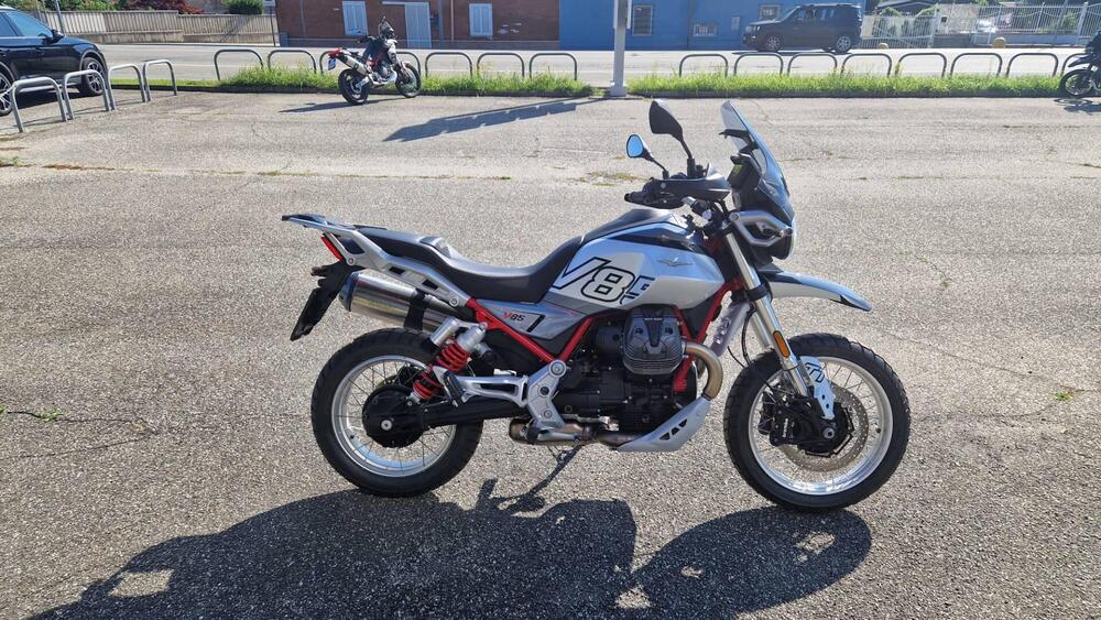 Moto Guzzi V85 TT (2024) (3)