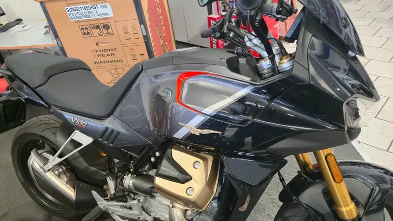 Moto Guzzi V100 Mandello S (2025 - 26) (3)