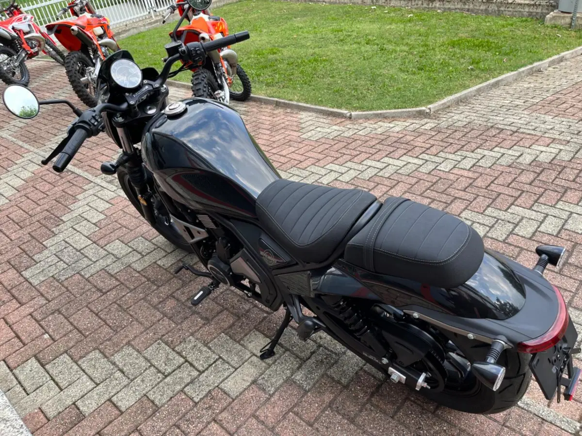 Moto Morini Calibro Custom (2024 - 26) (5)