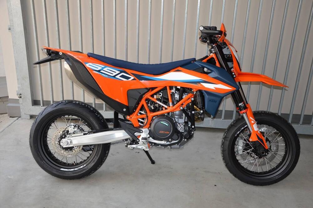 KTM 690 SMC R (2023 - 24) (3)