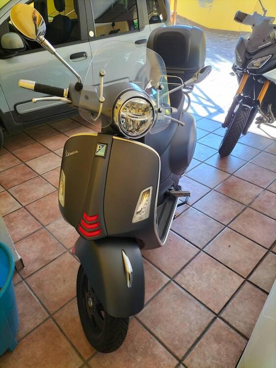 Vespa GTS 300 Super Sport Hpe (2019) (3)