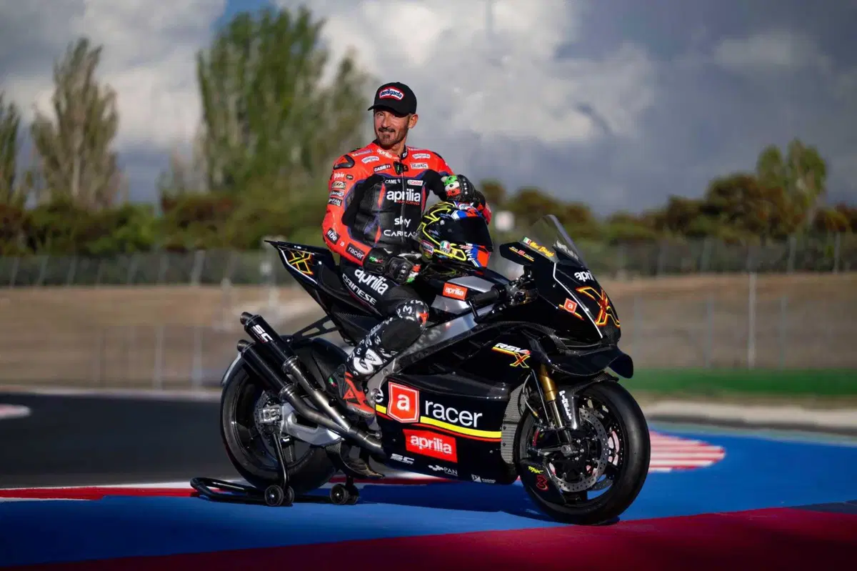 Ecco Ex3ma, l'Aprilia RSV4 da 80mila euro (a tiratura limitatissima), 230 cavalli, ispirata al Max Biaggi del 1994! [VIDEO e GALLERY]
