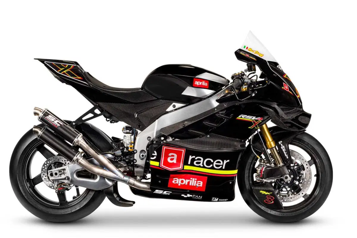 Ecco Ex3ma, l'Aprilia RSV4 da 80mila euro (a tiratura limitatissima), 230 cavalli, ispirata al Max Biaggi del 1994! [VIDEO e GALLERY] (2)