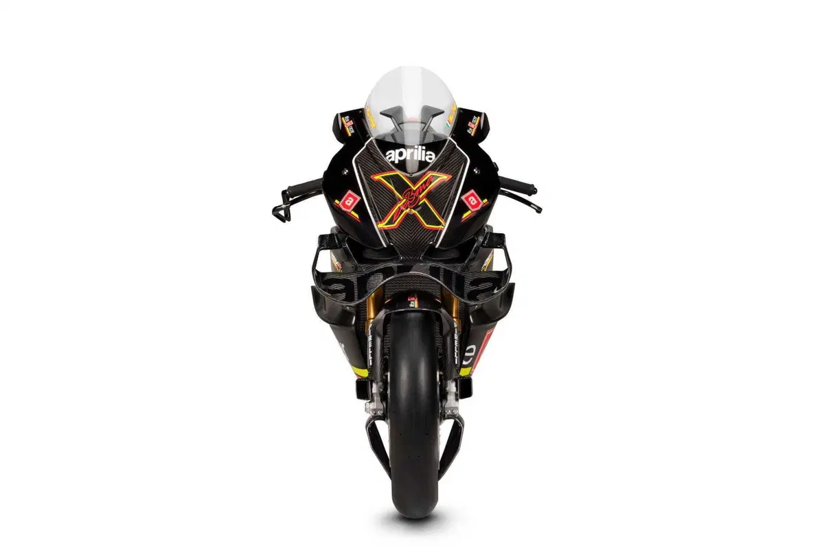 Ecco Ex3ma, l'Aprilia RSV4 da 80mila euro (a tiratura limitatissima), 230 cavalli, ispirata al Max Biaggi del 1994! [VIDEO e GALLERY] (5)
