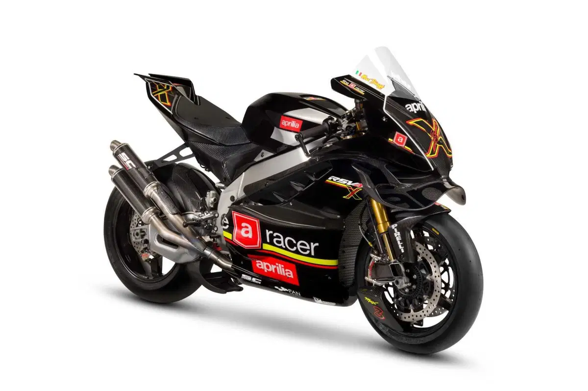 Ecco Ex3ma, l'Aprilia RSV4 da 80mila euro (a tiratura limitatissima), 230 cavalli, ispirata al Max Biaggi del 1994! [VIDEO e GALLERY] (6)