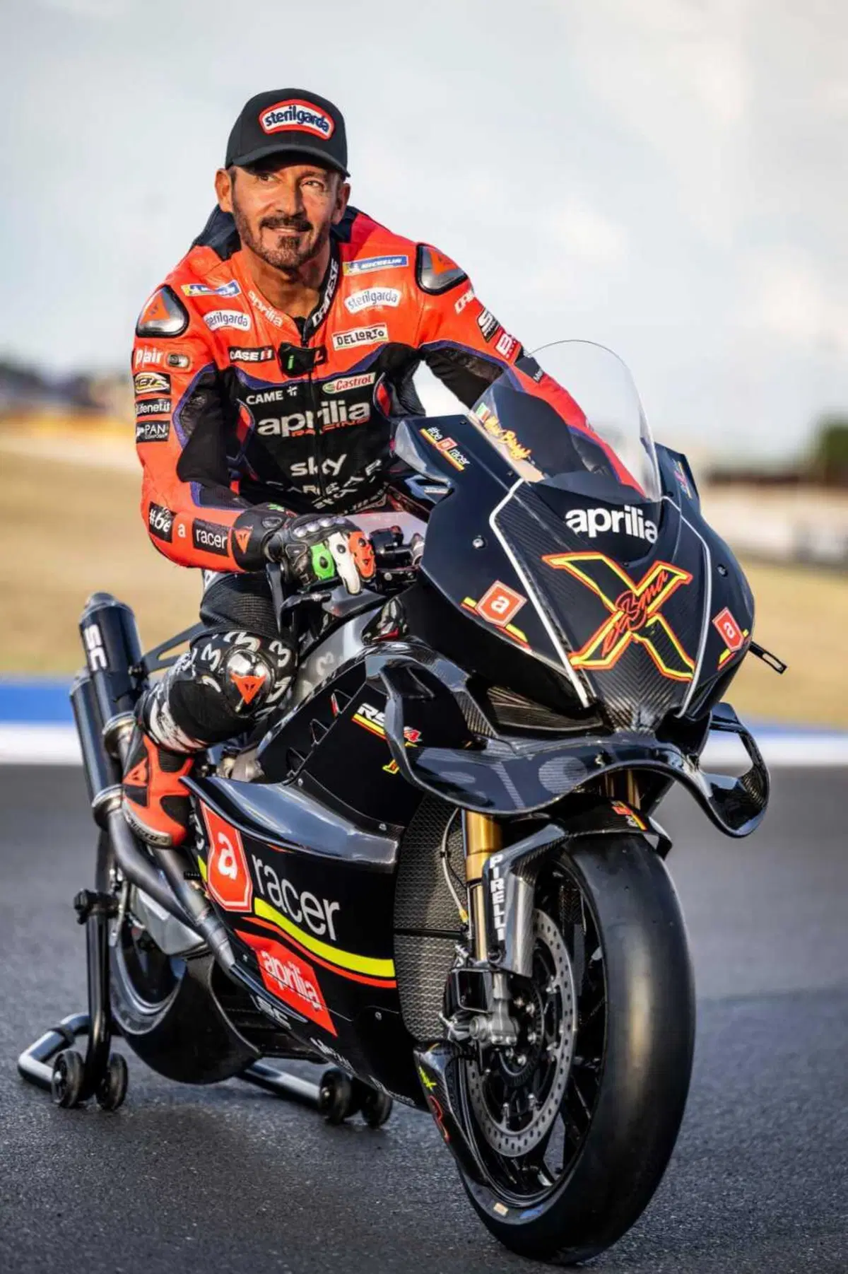 Ecco Ex3ma, l'Aprilia RSV4 da 80mila euro (a tiratura limitatissima), 230 cavalli, ispirata al Max Biaggi del 1994! [VIDEO e GALLERY] (7)