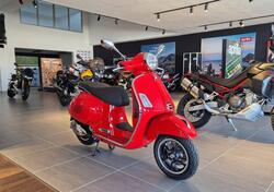 Vespa GTS 300 Super (2023 - 24) nuova