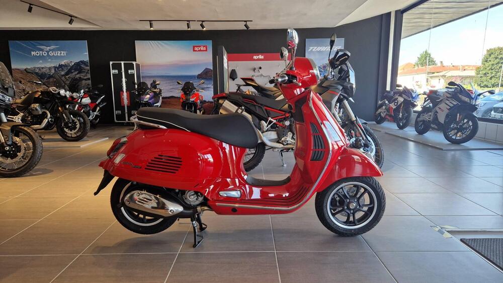 Vespa GTS 300 Super (2023 - 24) (2)