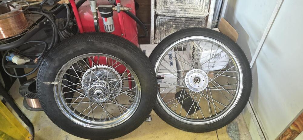 Cerchi a raggi da 18” e 21” gommati Harley-Davidson