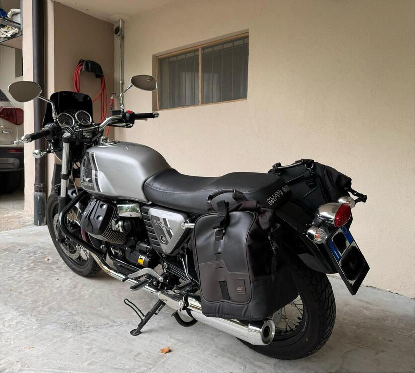 Moto Guzzi V7 II Special (2015 - 17) (3)