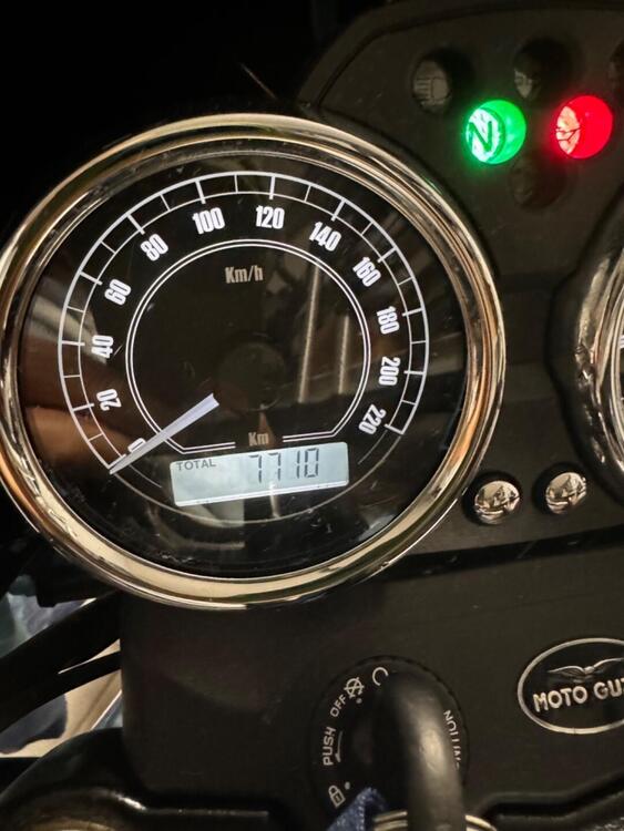 Moto Guzzi V7 II Special (2015 - 17) (4)