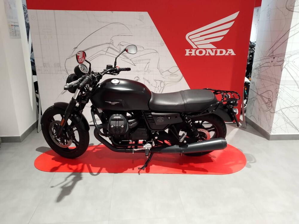 Moto Guzzi V7 III Stone (2017 - 20) (2)