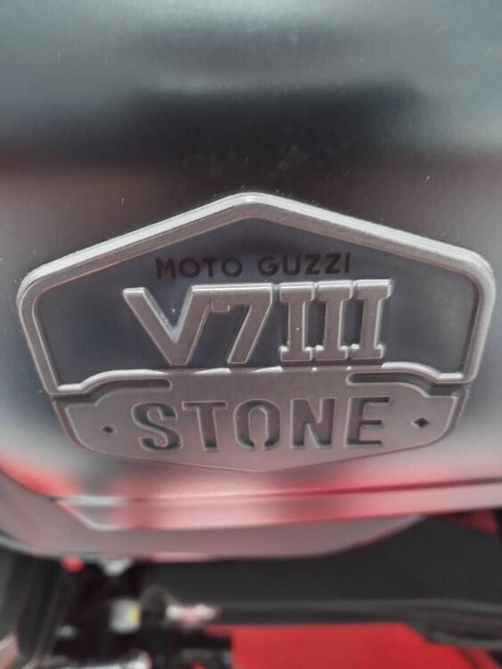 Moto Guzzi V7 III Stone (2017 - 20) (5)