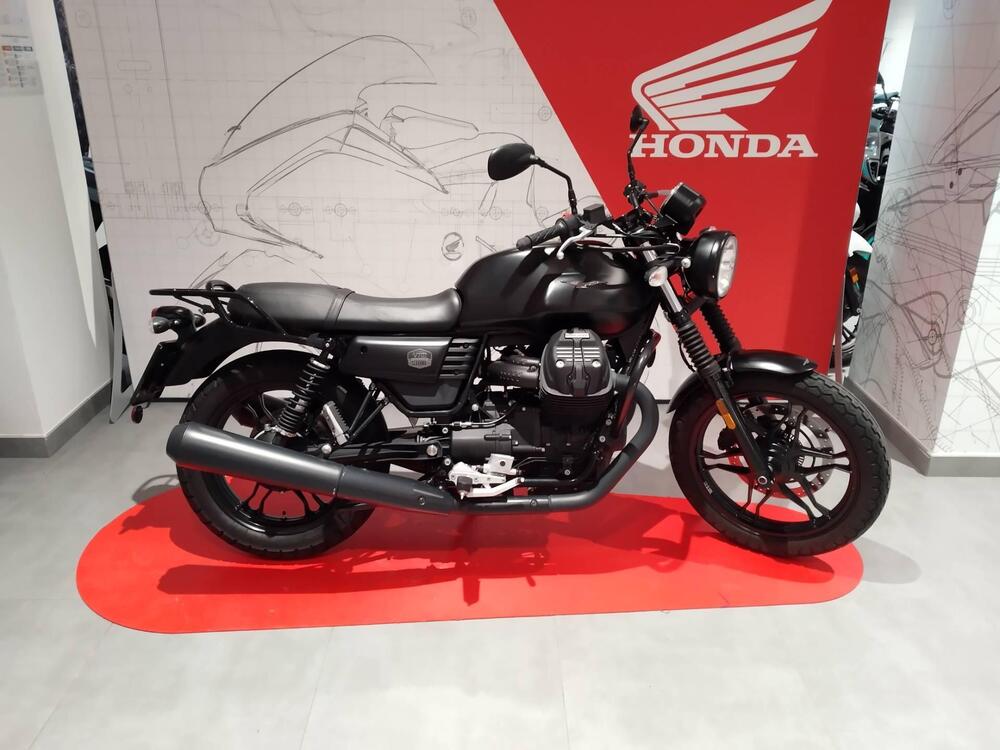 Moto Guzzi V7 III Stone (2017 - 20)