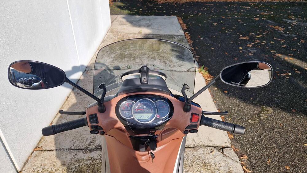 Piaggio Beverly 350 SportTouring ie ABS (2011 - 17) (5)