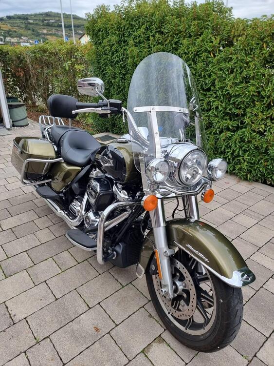 Harley-Davidson 107 Road King Classic (2017 - 18) - FLHRC (2)