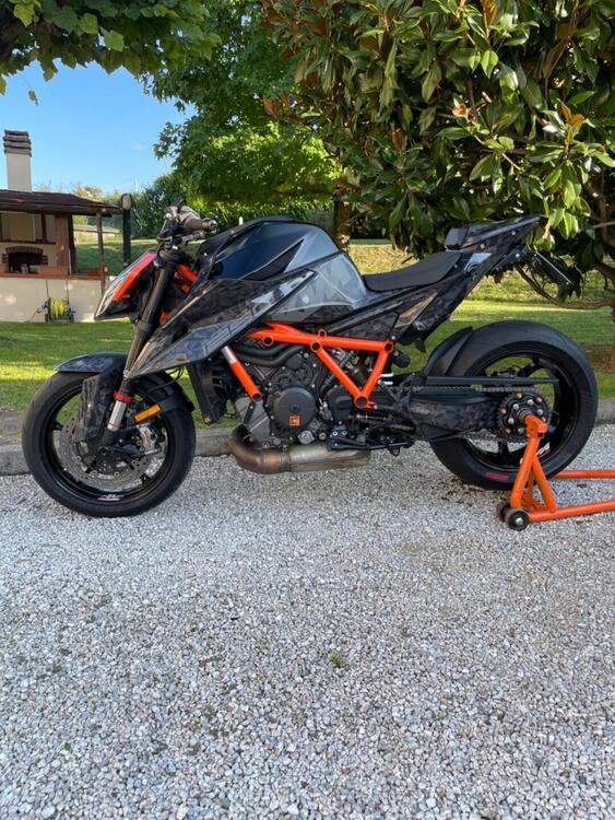 KTM 1290 Super Duke R (2021)