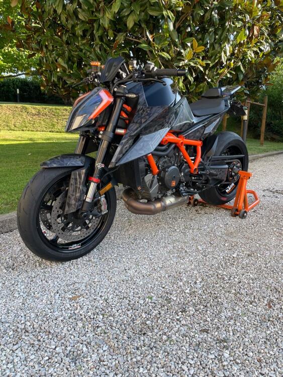 KTM 1290 Super Duke R (2021) (3)