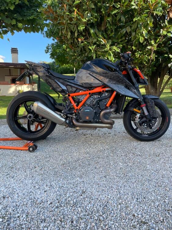 KTM 1290 Super Duke R (2021) (4)