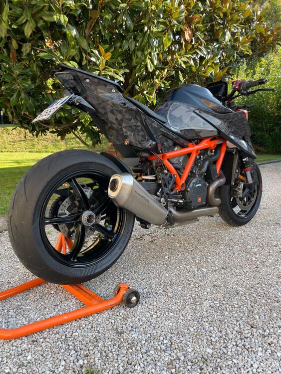 KTM 1290 Super Duke R (2021) (5)