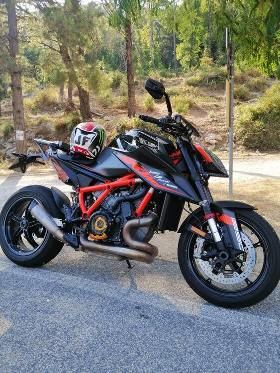 KTM 1290 Super Duke R (2020) (2)