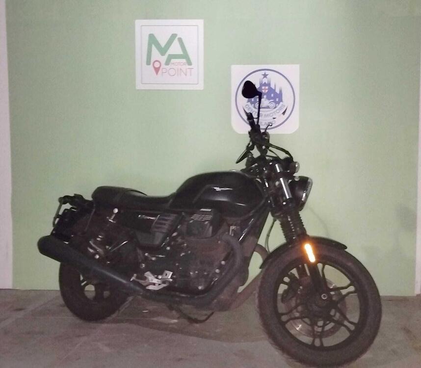 Moto Guzzi V7 III Stone (2017 - 20) (2)