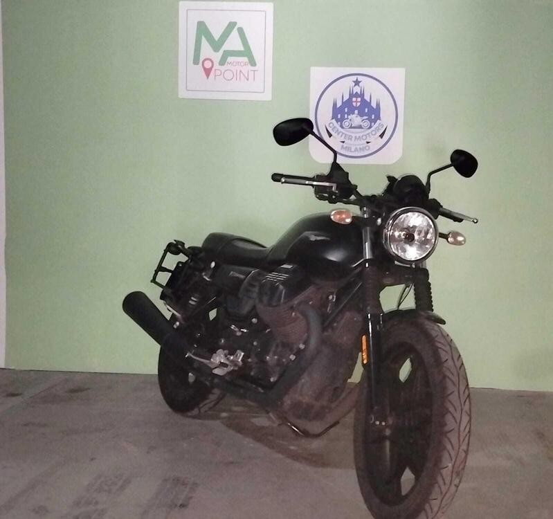 Moto Guzzi V7 III Stone (2017 - 20) (3)