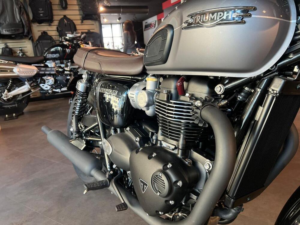 Triumph Bonneville T120 Black Stealth Edition (2024) (2)