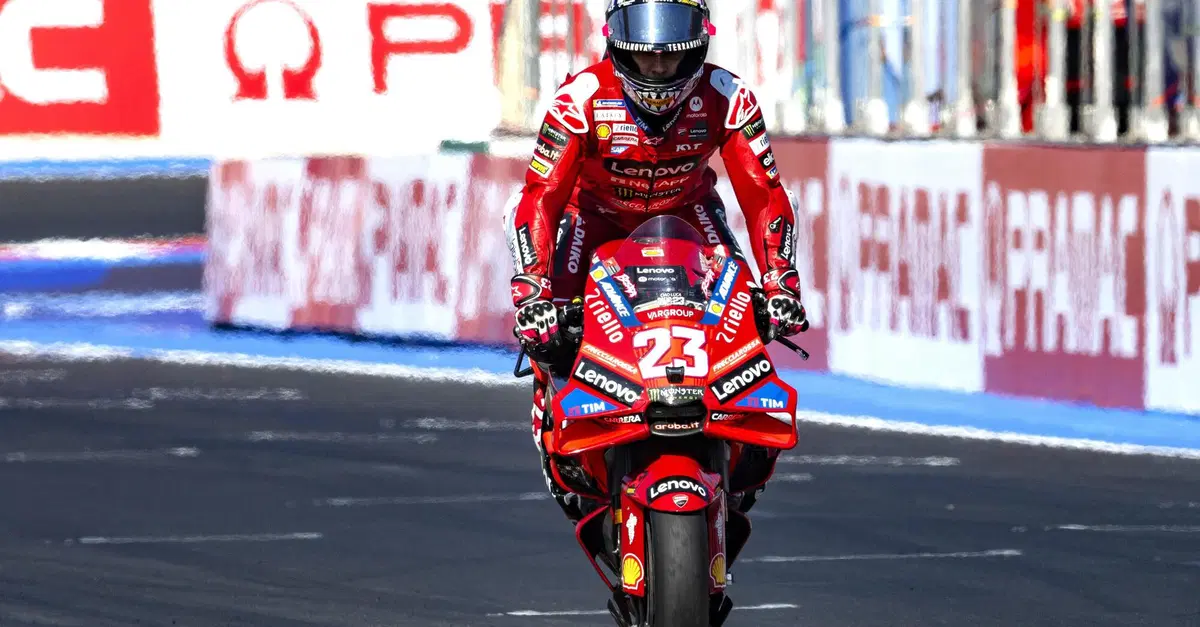 MotoGP 2024. GP dell'Emilia Romagna. Enea Bastianini sposta Jorge Martin e vince! Caduto Pecco Bagnaia! [RISULTATI]