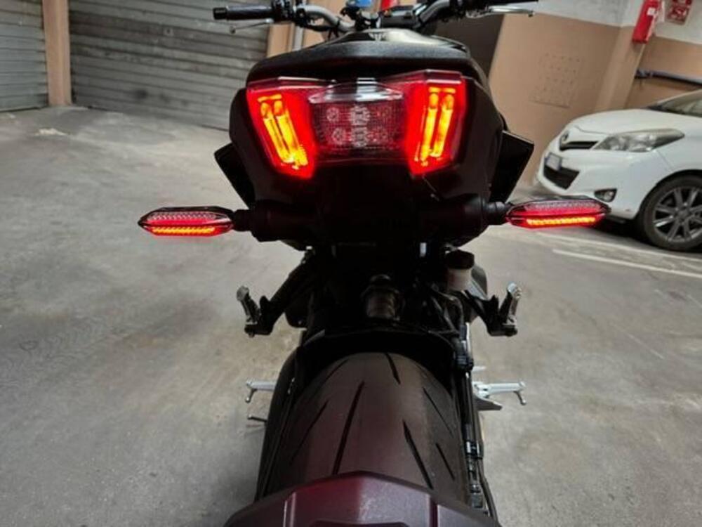 Yamaha MT-09 (2017 - 20) (2)