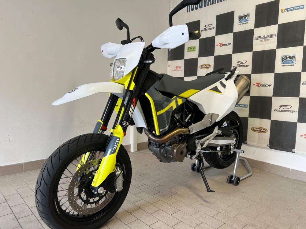 Husqvarna 701 Supermoto (2021) (4)